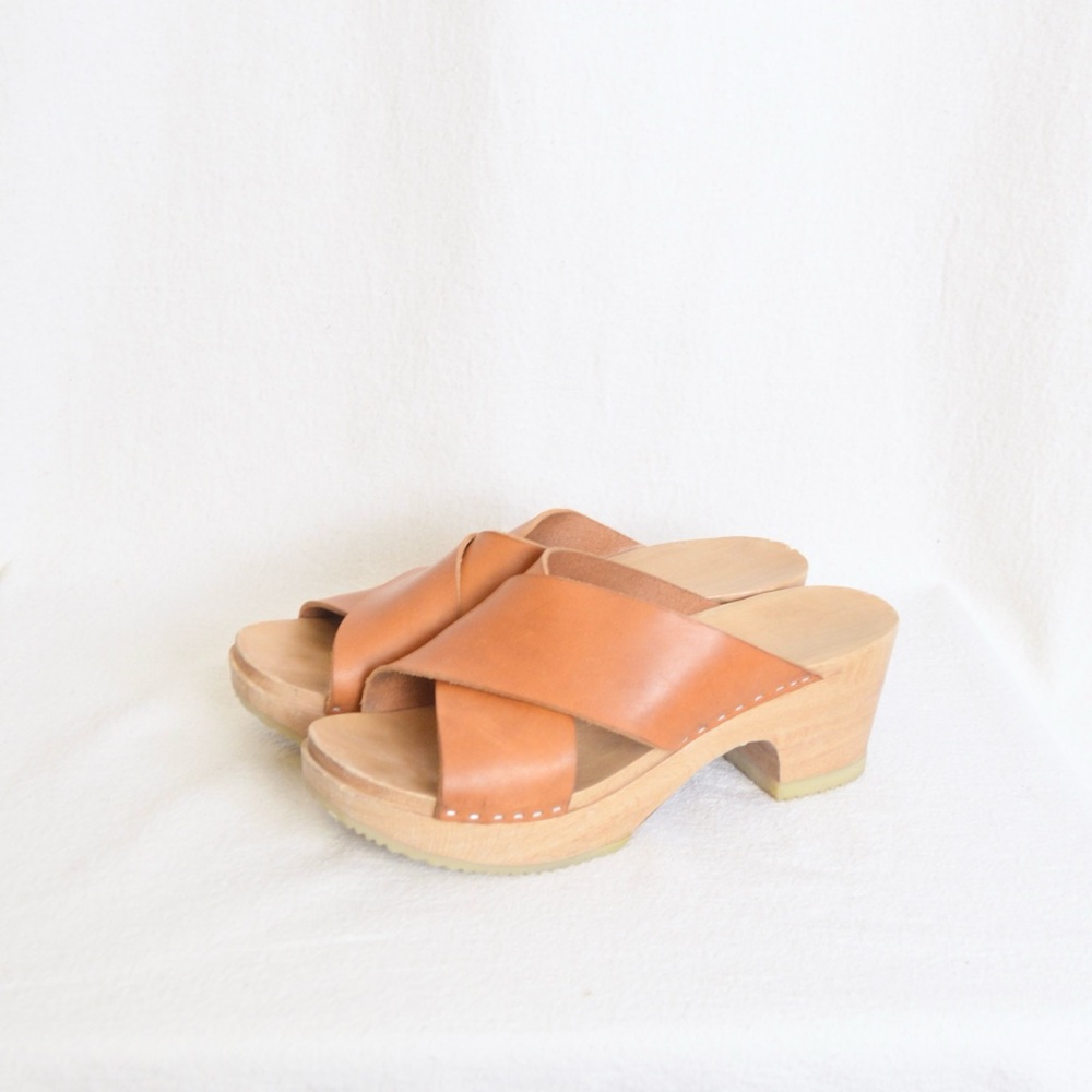 Zuzii natural leather and wood cross clogs size 39
